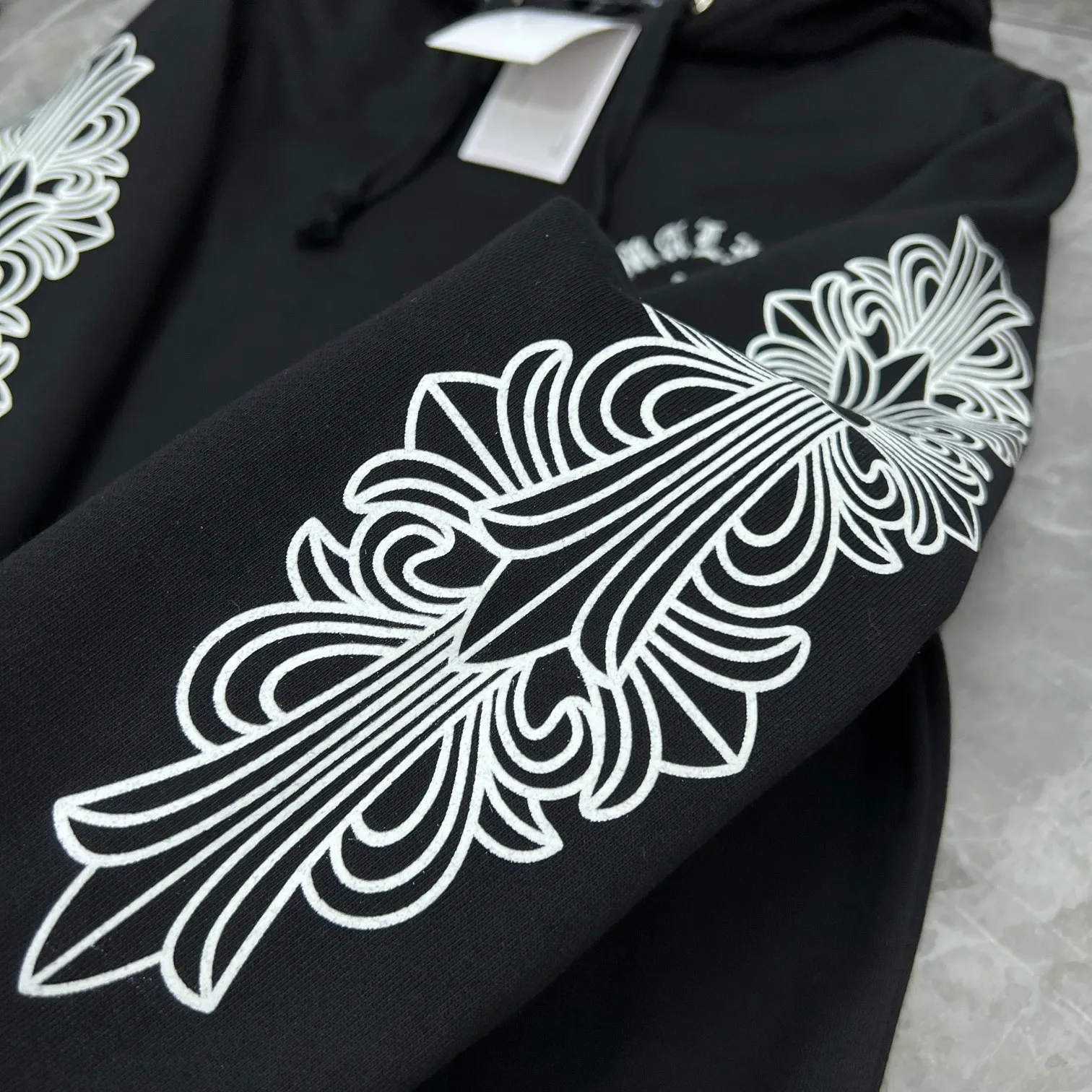 P246 Chrome Hearts Autumn and Winter 2025 Counter Synchronization ❤️ Crow Graffiti Big Horseshoe Hand-painted Luminous Hooded Sweatshirt Improved customized version 1:1 high-gram weight high-quality fabric Recommended color: black Size: S, M, L, XL